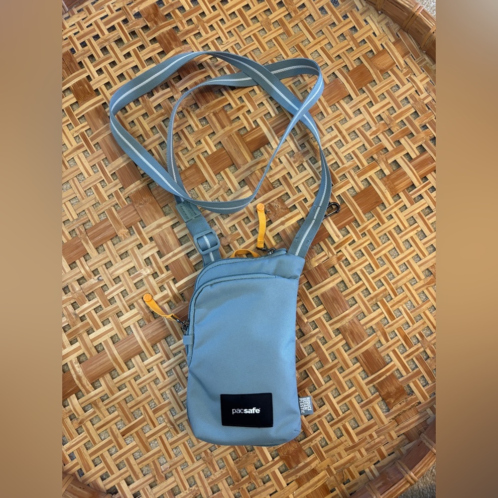 Pacsafe® GO Anti-Theft Tech Crossbody - Picture 3 of 7